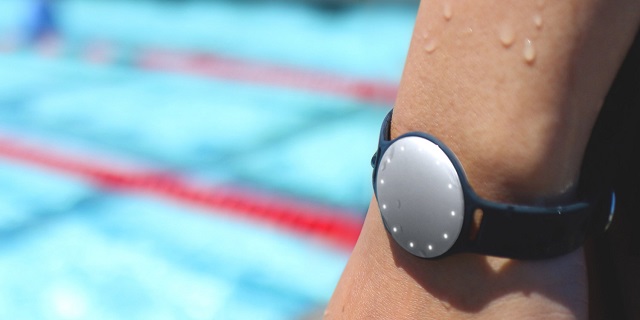 Pick Up Girls——一款幫你泡妞的手錶，Misfit聯手Speedo 推出游泳監測器，雷蛇推出智能手環