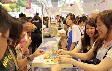 人幣貶貨價減 香港美食節排長龍