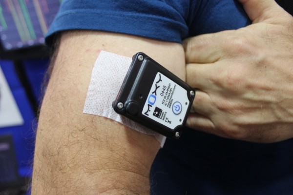 可檢測肌肉血氧級別的Moxy監測器，三星有望最早於2016年1月份推出可折疊手機，智慧籃球能追蹤投籃動作
