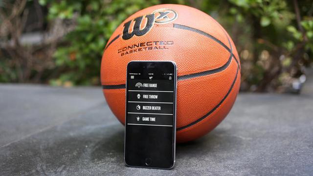 可檢測肌肉血氧級別的Moxy監測器，三星有望最早於2016年1月份推出可折疊手機，智慧籃球能追蹤投籃動作