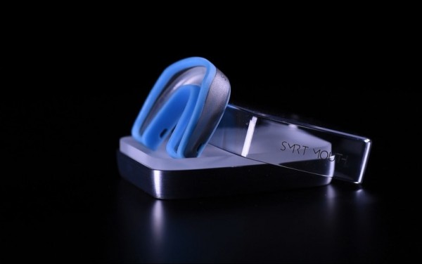 能隨時追蹤家庭用水情況的追蹤器，Sensoria推出一整套的智慧跑步裝備，  三星發佈虛擬實境頭戴式設備 Gear VR，SMRT Mouth智慧可穿戴牙套，監控口腔內水分