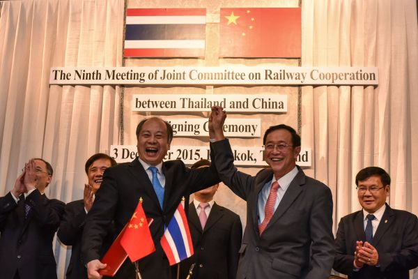 外媒：中國拿下泰國鐵路近百億美元合同   