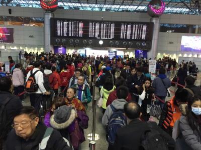 【台灣】桃機春節塞爆要旅客提早3小時報到　航空公司卻沒開櫃