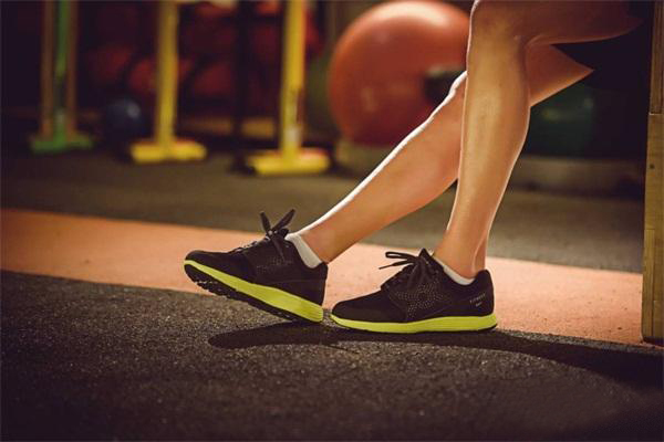 智能跑鞋幫助你運動