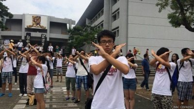 學生衝擊校委醜名遠播 港大屢爆醜聞捐款急跌