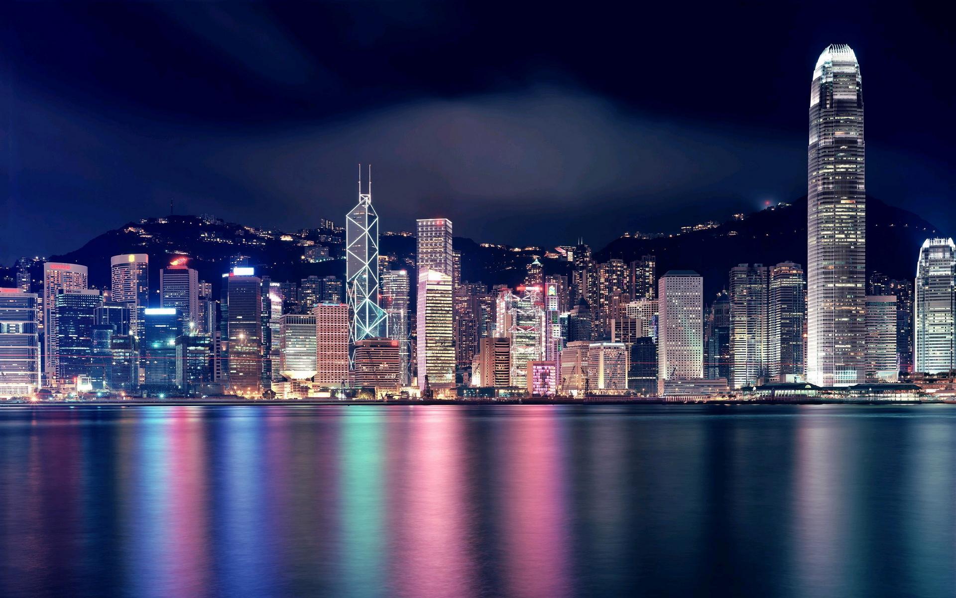 香港要居安思危，緊貼大陸，搭乘一帶一路經濟