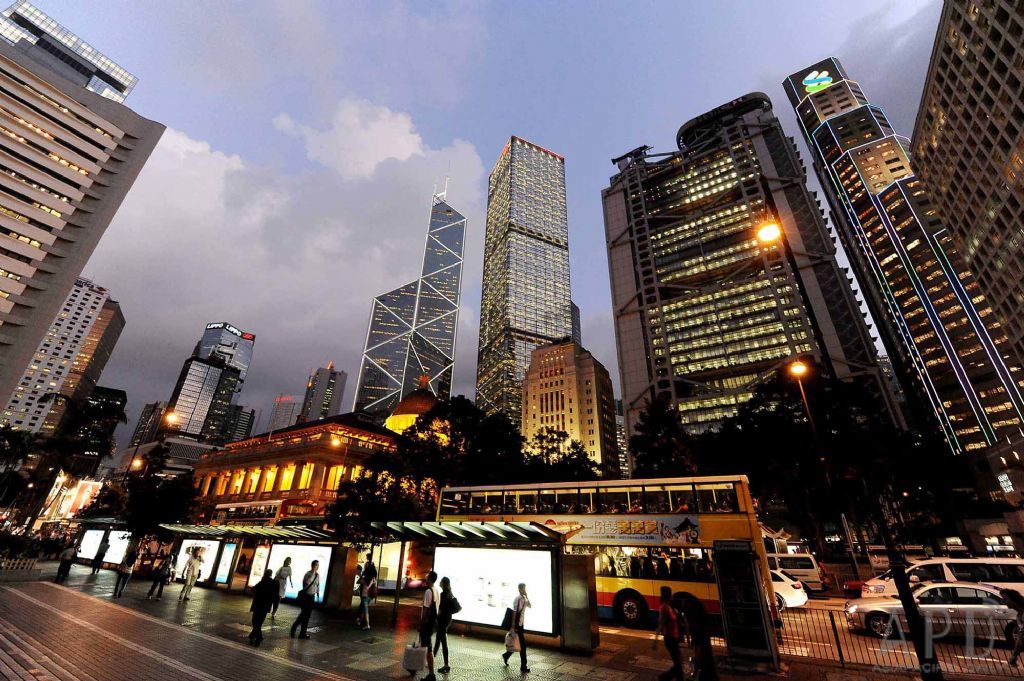 法治、四個全面帶香港經濟發展
