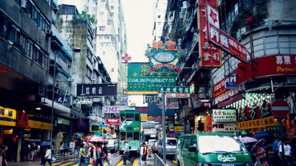 借鑒成功經驗，發揮優勢和特色，是香港經濟轉型和突破的捷徑