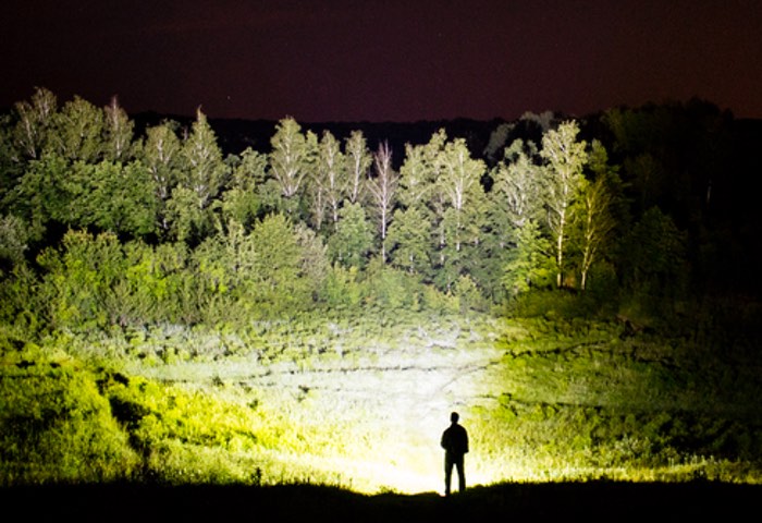 智能手電筒 照亮整片森林
