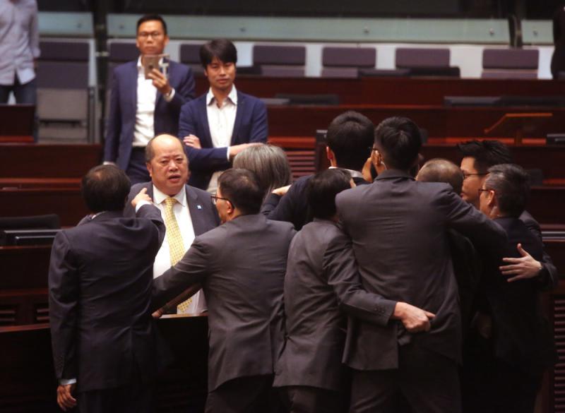 香港立法會大會再次「腰斬」 