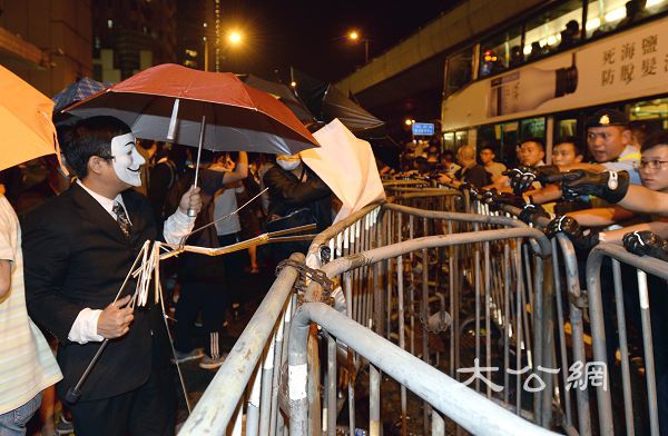 梁、游反對派遊行變暴力事件 本港人員強烈譴責