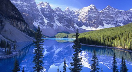 加拿大落基山脈：彩霞繚繞的皚皚雪山，別樣的清淨幽美