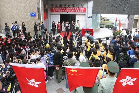 “所有中國人，包括港澳同胞都希望實現中國夢，都希望香港保持繁榮穩定”