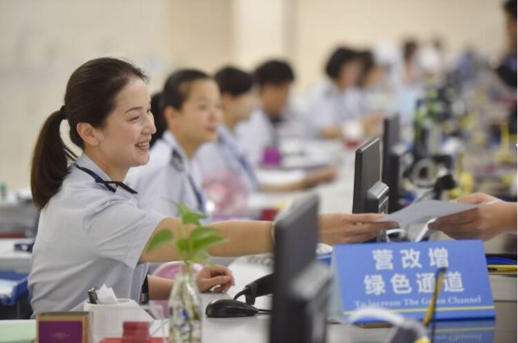 在我國面臨經濟新常態的背景下，企業降成本任務依然繁重