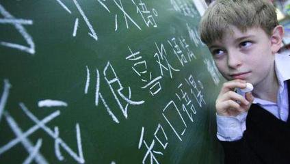 對外漢語教學立足於“請進來”，漢語國際教育立足於“走出去”