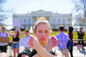美國多地學生罷課示威 呼籲政府加強槍支管制