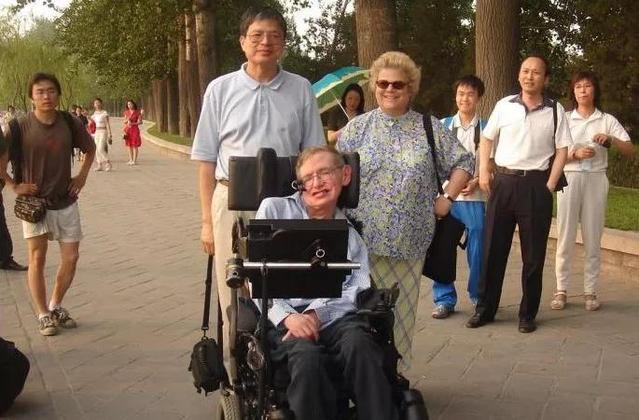 5個中國人認識的霍金:他用轉動的眼球轉動了世界