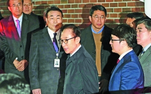 韓國法院批捕李明博