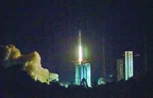 人類航天器首次月背著陸第一步：鵲橋號中繼星成功發射