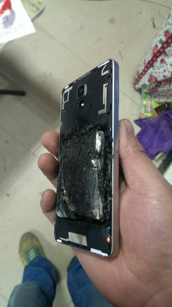 2·21小米手机爆炸事故图片